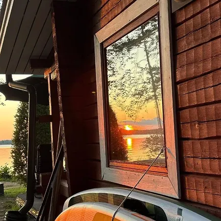 Moekki Ja Saunamoekki Kurjenrahkan Kansallispuistossa * Poytya