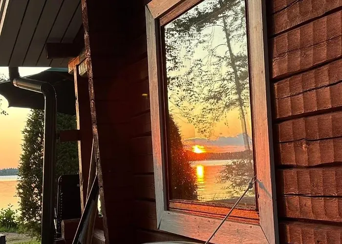 Moekki Ja Saunamoekki Kurjenrahkan Kansallispuistossa * Poytya